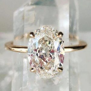 Oval Crystal Cubic Zirconia Ring - Luxury Gold Engagement Jewelry for Women